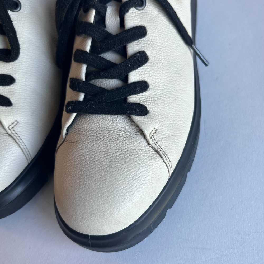 Ecco Ivory Leather Black Rubber Outsole Sneakers size 7.5 - Picture 7 of 13